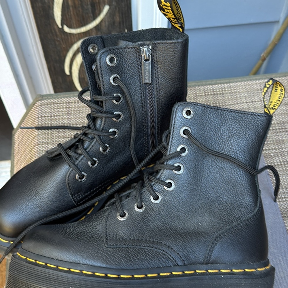 NWT Dr. Martens Jadin III Leather Lace Up Boots with air cushioned Blk Size 7 - Picture 4 of 15